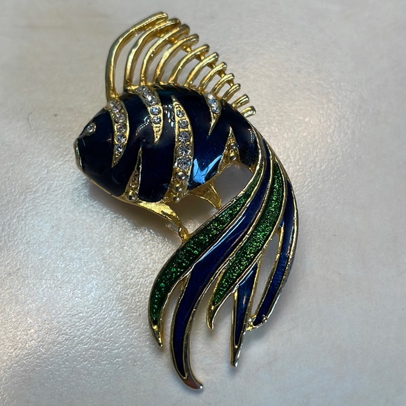None Jewelry - Vintage Beautiful Fish Brooch EUC